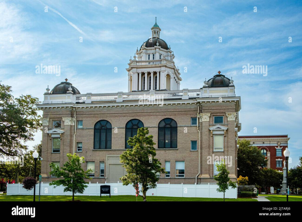 Lowndes County Court House Hi res Stock Photography And Images Alamy